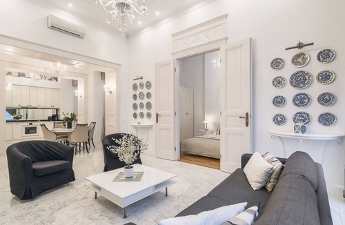 Terezvaros Apartment | Ultra Luxurious Central 2 Bedroom apartment with AC by the Basilica