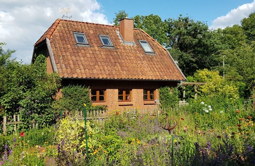 Nordenholz House | Vacation home * star certified, 3 minutes walk from the Hasbruch