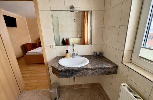 Priepert Apartment | Vacation room directly at the Ellbogensee