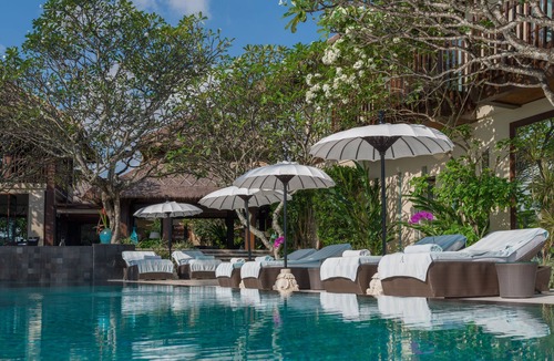 Munggu Villa | Villa Ambra 5BR Tropical Oceanfront Villa At Pererenan Beach
