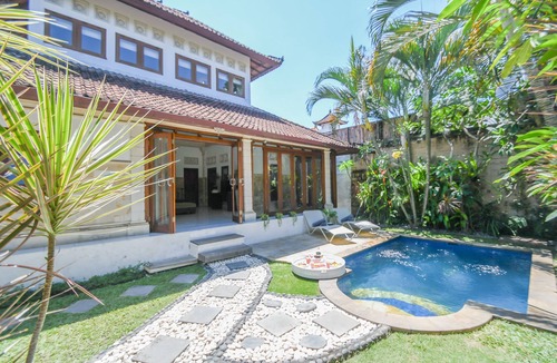 Central Seminyak Villa | Villa Mojito Seminyak center Walk to the beach Floating breakfast!