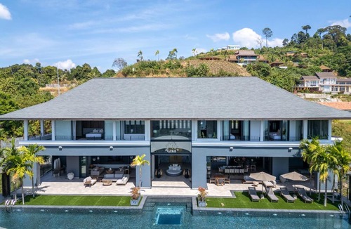 Kampung Kedawang Villa | Villa Vista - Luxury 30m Infinity Pool & Sea Views by WOW Holiday Homes