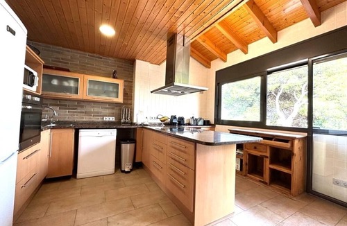 El Roc de Sant Gaieta Ski Chalet | Villa with pool, parking and wifi next to Roc de Sant Gaieta with sea views.