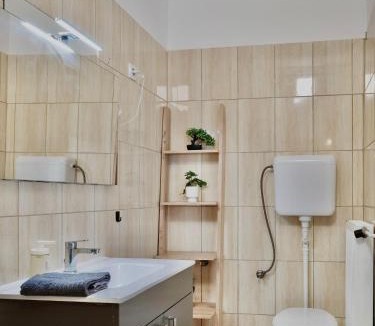 Ujlipotvaros Apartment | Visegradi Duplex - Modern Apt 1-2
