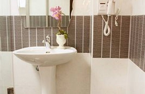 Ratchathewi Hotel | Visiting Card Hotel & Resort