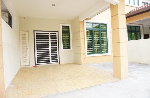 Kota Warisan House | Warisan Indah Homestay KLIA 1 Melayu sahaja