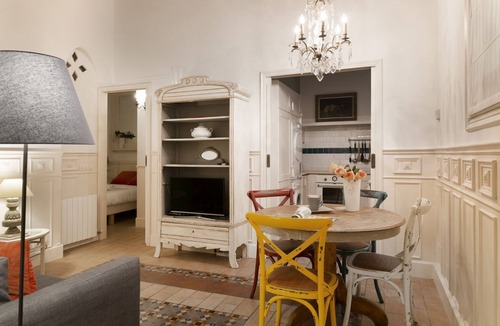 la Vila de Gracia Apartment | Welcome to our luxury lovely apartment located in the best area of gracia! It is a cozy, modern and comfortable apartment, ideal for couples or groups of 3.