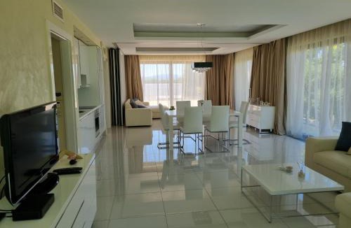 Esztergom Villa | White villa