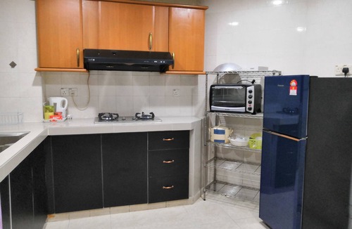 Taman Sri Rampai Apartment | Wifi.InternetTV.Pool.35 min to 20th Century Fox World Malaysia.