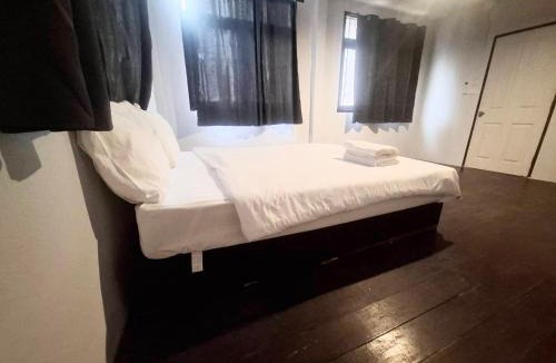 Wat Bowon Niwet Hostel | XxMitr Inn Khaosan Road - มิตร อินน์ ถนนข้าวสาร