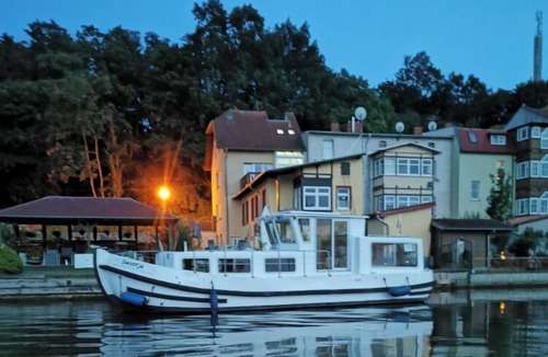 Hohenlychen Boat Rental | Yachtcharter in Mecklenburgische Seenplatte· Locaboat Pénichette 935 W