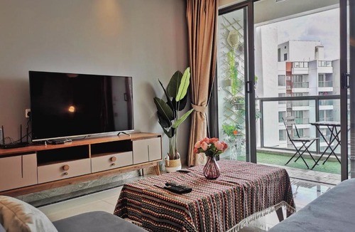 Central District Apartment | Yussy Classy Inn 3 Bedrooms - R&F Princess Cove