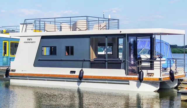 1 bedroom beach front ship in Havelsee OT Kützkow