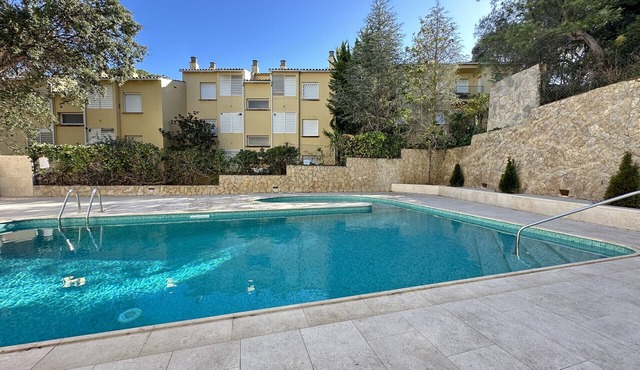 1OREN 01 - Basic apartment with communal pool located a few minutes walk from the beach of Llafranc