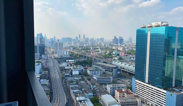 2-bedroom apartment in terrific Krung Thep Maha Nakhon with AC