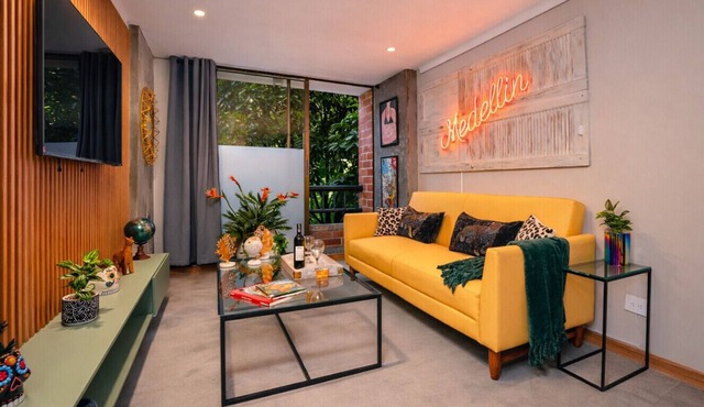 2BR - 2AC stylish apt near Provenza &Parque Lleras