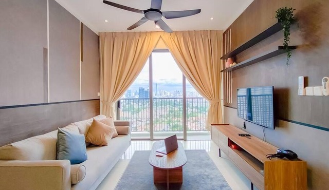 3Bedroom Infinity Sky Pool Condo near KLCC by Manhattan Group