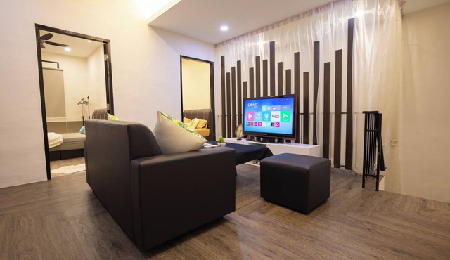 4-Bedroom Stay Above Shoplot, Walking Distance to Kuah’s Largest Night Market