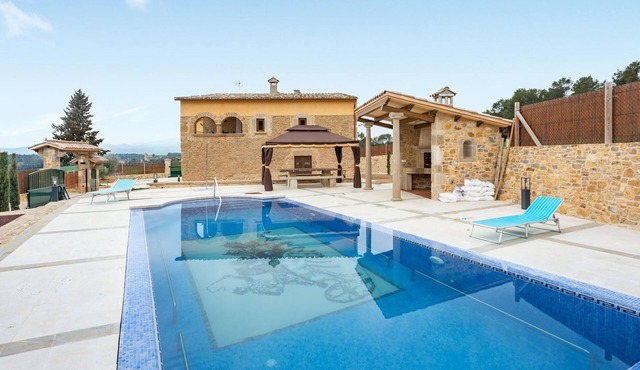 5 bedroom accommodation in Vilademuls