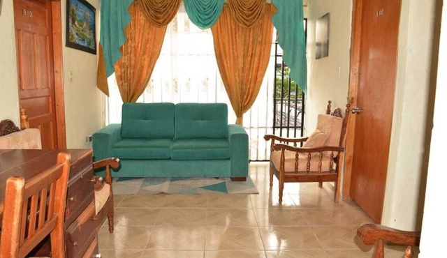 5-bedroom bed & breakfast in wonderful Medellín with WiFi, AC