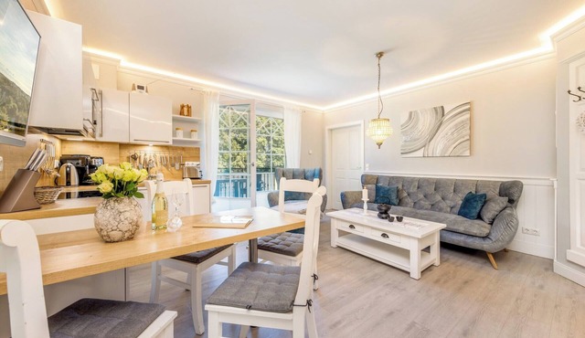 5-Star Luxury Apartment by the Sea with a Fireplace, Spa Area, and Sauna