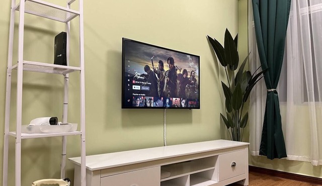 [8Pax] Seri Kembangan Home Netflix Wifi MRT UPM MAEPS Bukit Jalil Axiata Arena