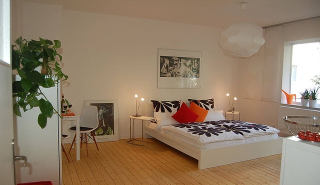Accommodation in the center, top location for up to 4 people