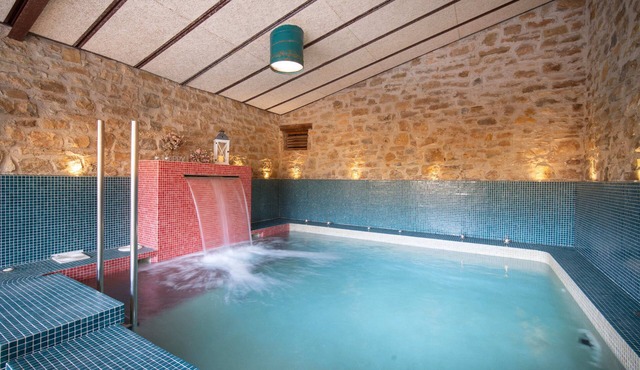 Allotjament rural amb piscina climatititzada al centre de Catalunya