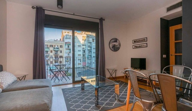 Amazing 2 bedroom with balcony in Eixample