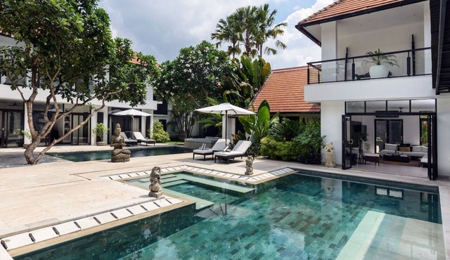 Anaya Manis - 9BR Seminyak Villa w/Gym & Pools