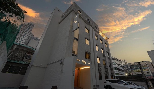 Anook Hotel Guri