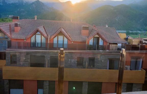 Apartament dúplex amb vistes al Pirineu català