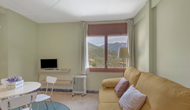Apartment 'El Campanar' with Shared Garden and Wi-Fi