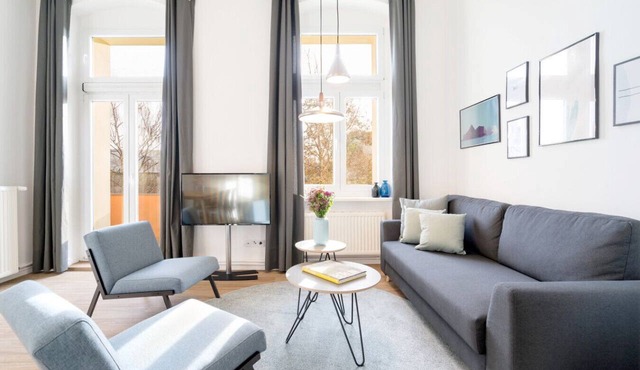 Apartment (150sqm) with 3 Bedrooms & Balcony