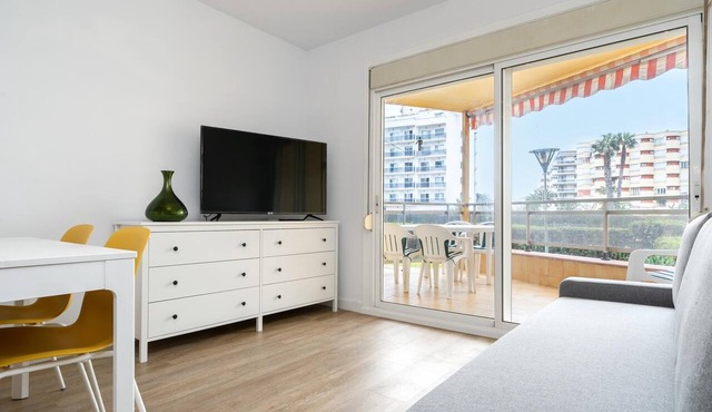 Apartment direct beach access 5km Port Aventura