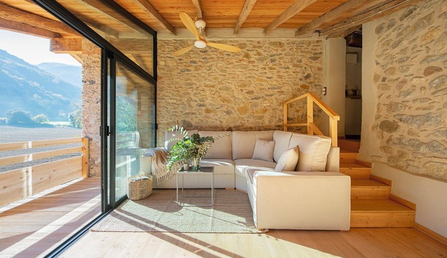 Apartment 'Eixida' with Mountain View, Wi-Fi and Air Conditioning