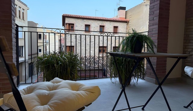 Apartment 'Rural Ca La Roser' with Private Terrace, Wi-Fi and Air Conditioning