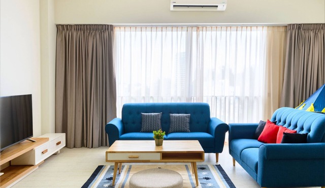 Beachfront 2 bedroom Apartment/Near Night Market