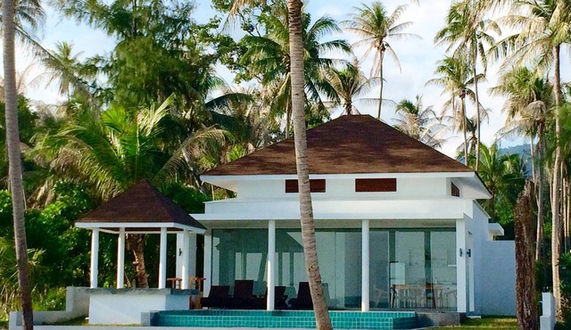 Beautiful Beachfront 3 BRM, private pool in Ko Samui