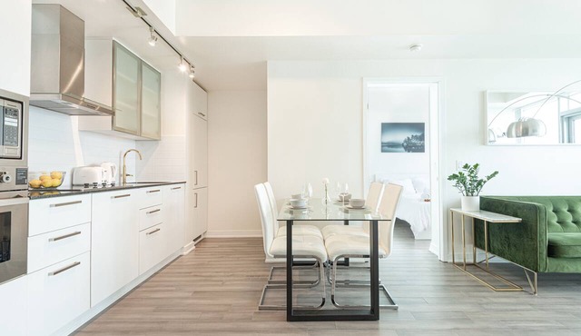 Beautiful Luxurious Modern Suite in Toronto