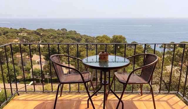 Beautiful studio in Calella de Palafrugell with sea views!