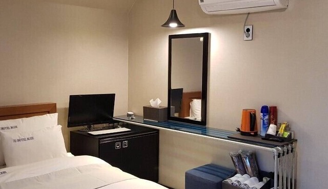 Blue Hotel