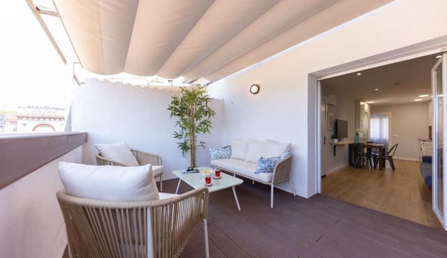 Bravissimo Eiximenis, with beautiful terrace and views