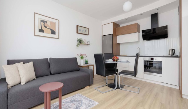 Bright Apartment with Parking & Balcony Close to the Airport