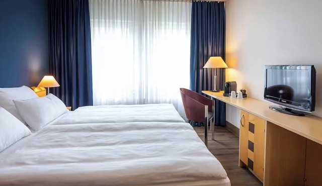 Bright Room w/Relaxing Décor, Near Elbe Castles – Great for Solo Travelers