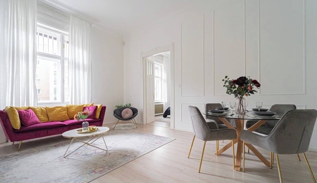 Budapest Luxury Apt by Castle, Free Public Parking nearby