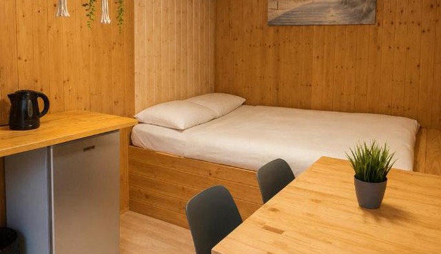Camping Standard Bungalow Ferienwohnung auf Rügen - bis 5 Personen - nur 100m zum Naturstrand - mitten im Wald - Familien und Hunde herzlich willkommen - Feriensiedlung Schwalbennest