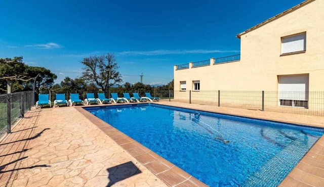 Can Bugantó - amplia casa con piscina y jardín