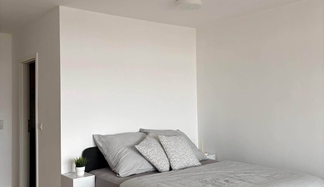 Central, modern studio apartment
