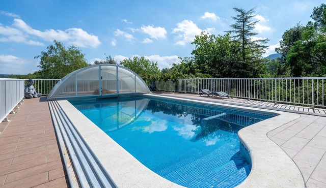 Chalet "Casa de Pedra" with Mountain View, Shared Pool & Wi-Fi